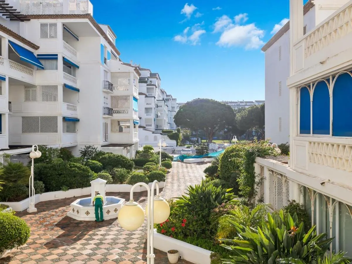 Διαμέρισμα 3 Dormitorios En Playas Del Duque Ref C 111 Μαρμπέλλα