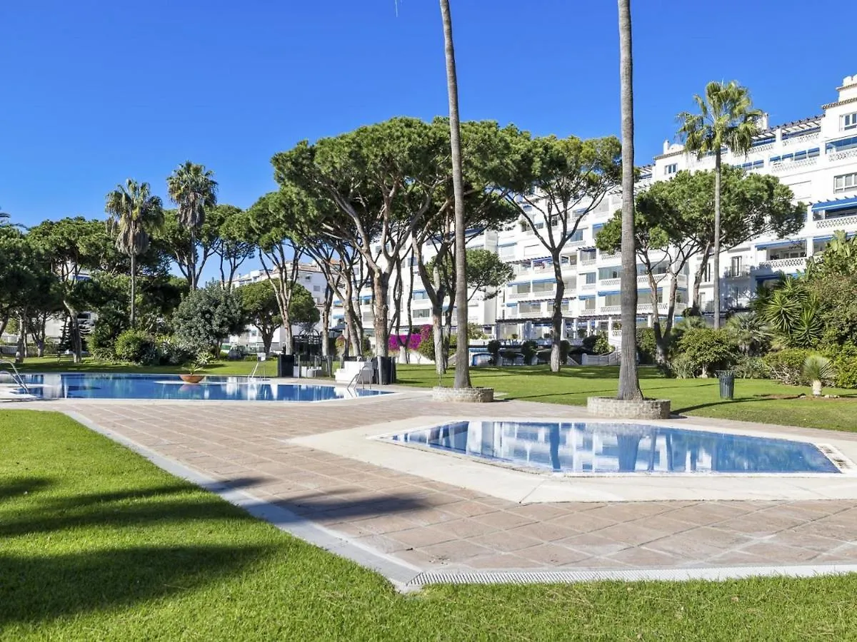 3 Dormitorios En Playas Del Duque Ref C 111 Μαρμπέλλα